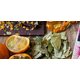 Kacau hořká čokoláda - naranjilla a citronová tráva 70g - Dokonalé spojení originálních kakaových bobů a sladkého nádechu citronové trávy je podtrhnuto exotickou citrusovou chutí naranjilly neboli lilku quitského a tvoří tak delikátní a výjimečnou tabulku