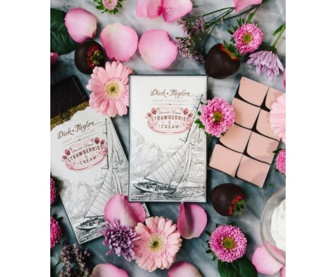 DICK TAYLOR 72% hořká a bílá čokoláda STRAWBERRIES AND CREAM 57 g