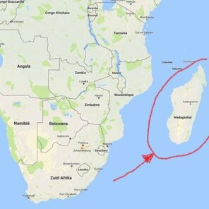 MIA 65% hořká čokoláda s baobabem a slanými kakaovými boby 75 g